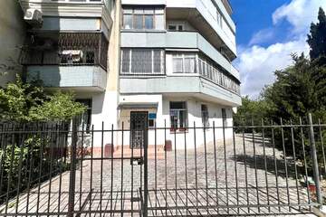 Помещение своб.назн., 140 м², 1/5 эт.