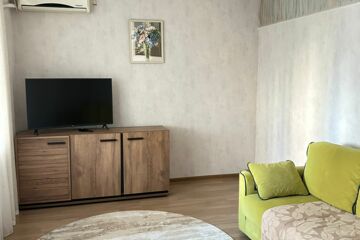 2-к квартира, 80 м², 3/10 эт.