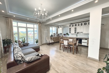 Дом, 223 м², 3 эт.