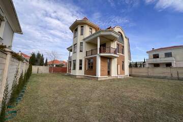 Дом, 291 м², 3 эт.